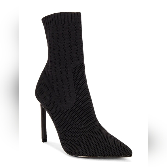 Sexy Sleek Steve Madden Black Knit Booties - Picture 2 of 11
